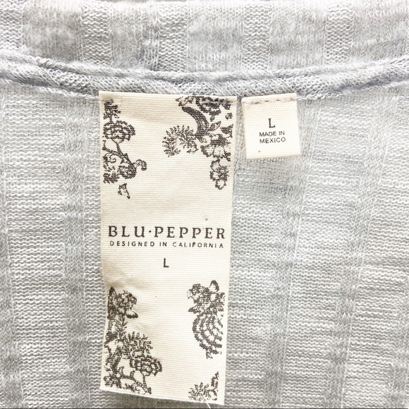 Blu Pepper Gray Ribbed Bell Sleeve Top Juniors Sz L - Picture 4 of 5